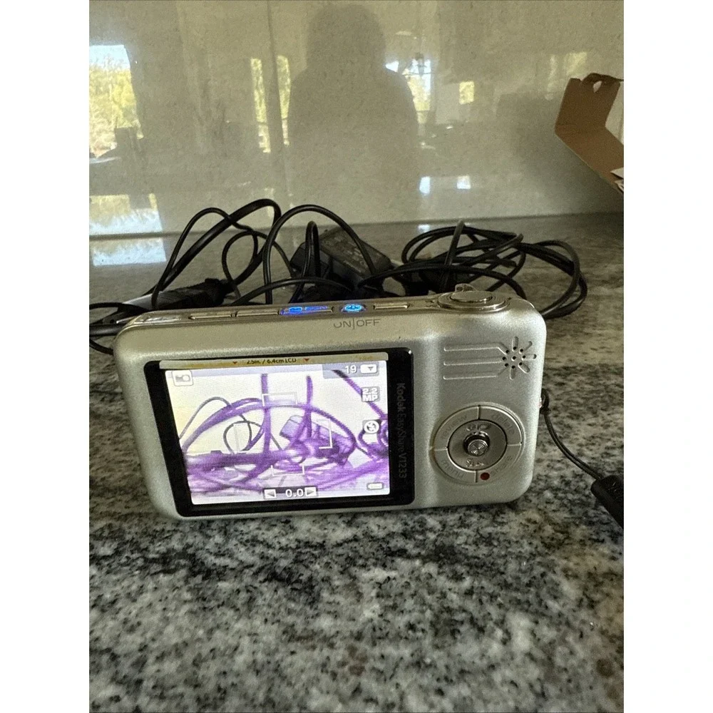 Kodak EasyShare V1233 12.0MP Digital Camera Silver Tested Charger transfer cable